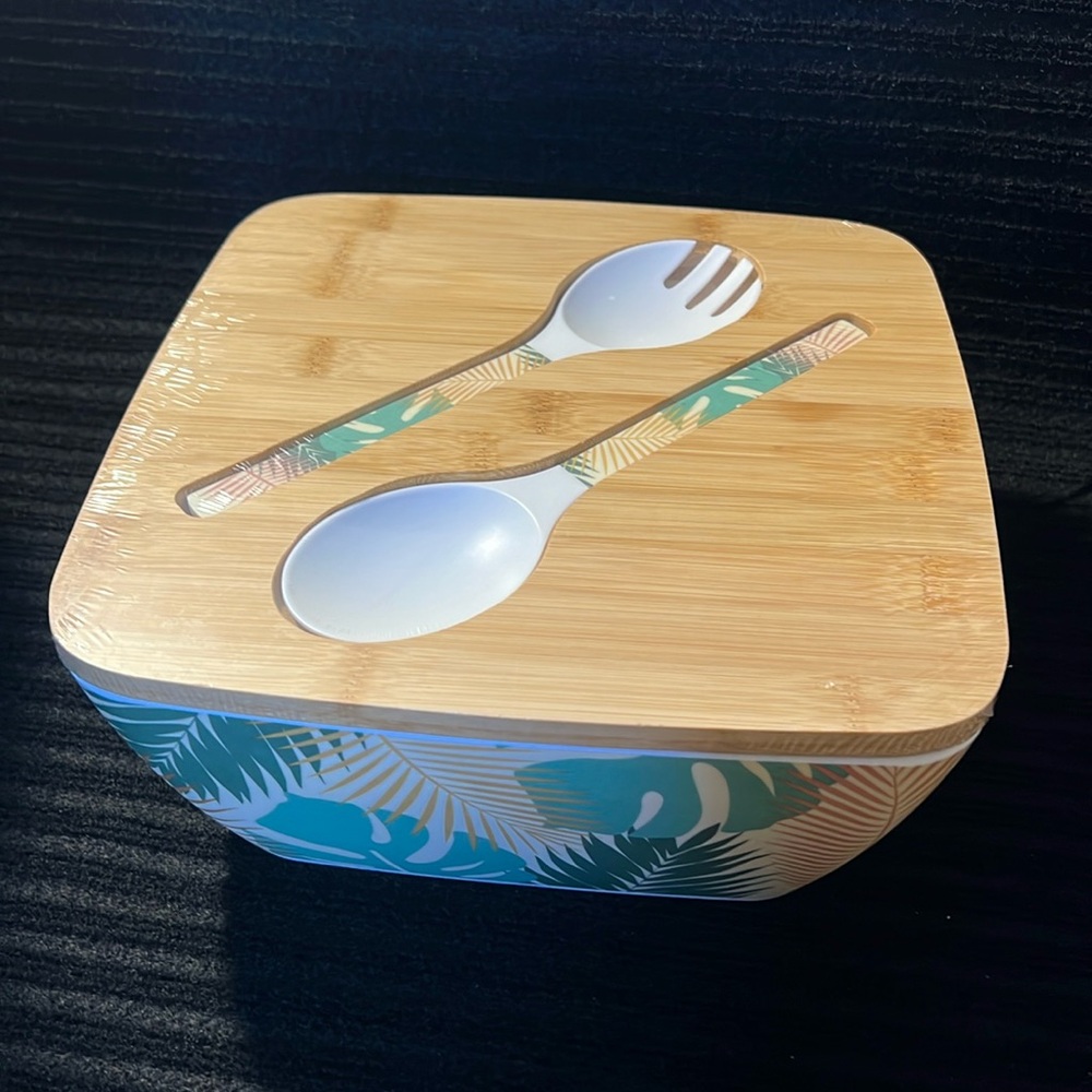 Serving bowl with Lid Utensils/ cutting board top